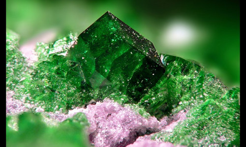 UVAROVIIT - UNENÄGUDE SELETAJA