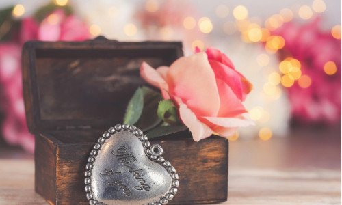 ALTAR FOR LOVE CRYSTALS ALTAR FOR LOVE CRYSTALS