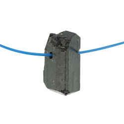 MUST TURMALIIN auguga lihvimata tükk