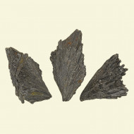 MUST TURMALIIN lihvimata erikujuline