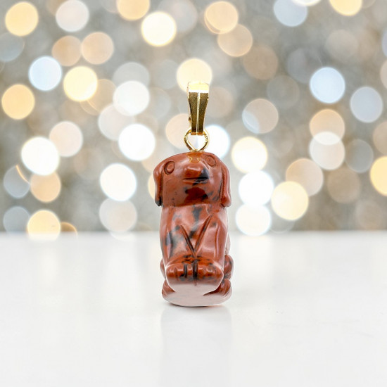 Mahagon-Obsidiaan koera kuju ripatsil