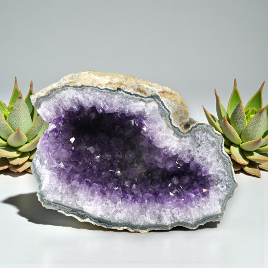 "Ametüst geood – rahustav ja tervendav kristall kodu energiaks"