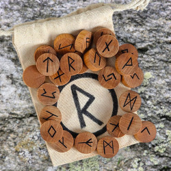 PUIDUST käsitöö ruunikomplekt  PUIDUST käsitöö ruunikomplekt