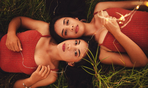 KAKSIKUD - NENDE HEAD KÜLJED SÕPRUSES KAKSIKUD - NENDE HEAD KÜLJED SÕPRUSES